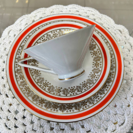 Чайное трио Германия. Твердый фарфор, деколь, позолота. Треугольная ручка. Маркировка. Винтаж. Картинка 3